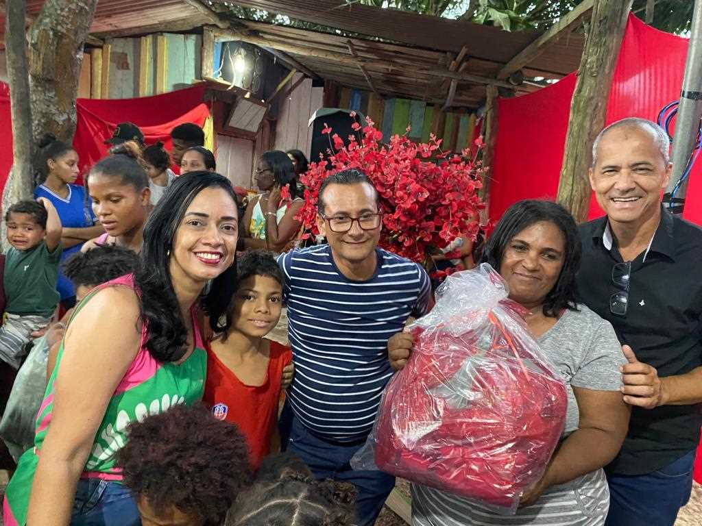 Camacã: Prefeitura homenageia as Mães da Portelinha I através do Projeto Brechó Solidário.
